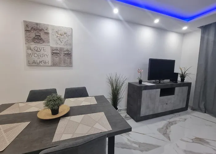 Casa Palmera 2 Only 150 Meters To The Beach, Heated Pool, Wifi, Sat-Tv, Terrace, Central Location, Washing Machine