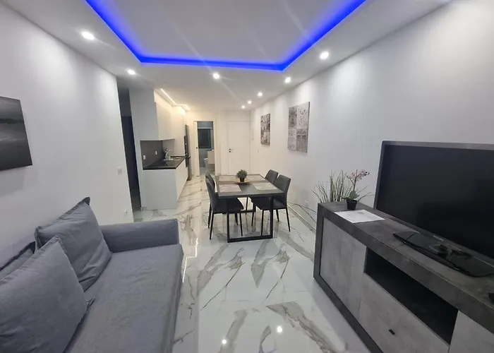Casa Palmera 2 Only 150 Meters To The Beach, Heated Pool, Wifi, Sat-Tv, Terrace, Central Location, Washing Machine