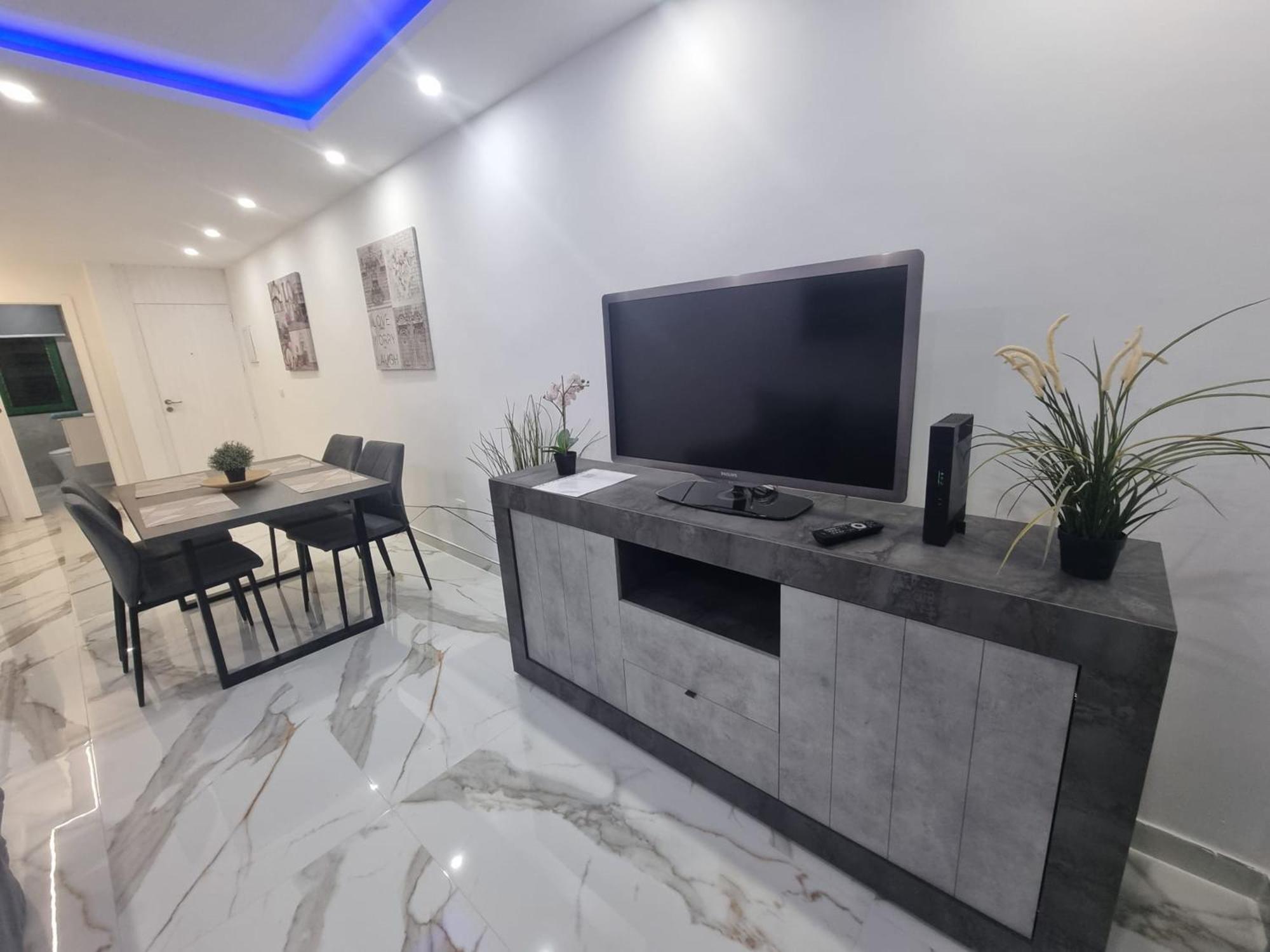 Appartement Casa Palmera 2 Only 150 Meters To The Beach, Heated Pool, Wifi, Sat-tv, Terrace, Location, Washing Machine